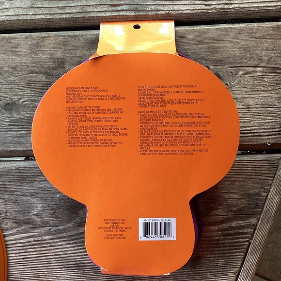 Celebrate It Halloween Baking Pan and Silicone Mold - Picture 6 of 6